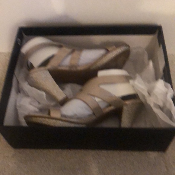 Naturalizer Dee Sandal Gold Metallic - Picture 6 of 6